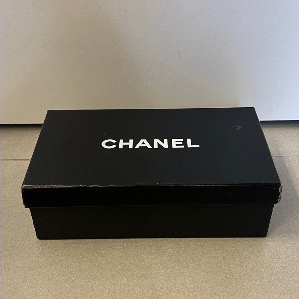 Chanel shoe box size 38 ballet flats beige